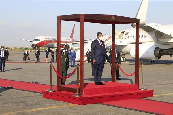 PRESIDENTE DA REPÚBLICA JÁ EM LUANDA DEPOIS DA VISITA A FRANÇA