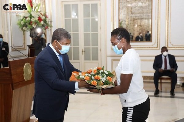 CAMPEÃS AFRICANAS DE ANDEBOL HOMENAGEADAS NO PALÁCIO PRESIDENCIAL 