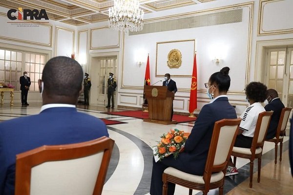 CAMPEÃS AFRICANAS DE ANDEBOL HOMENAGEADAS NO PALÁCIO PRESIDENCIAL 