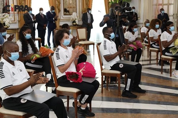 CAMPEÃS AFRICANAS DE ANDEBOL HOMENAGEADAS NO PALÁCIO PRESIDENCIAL 