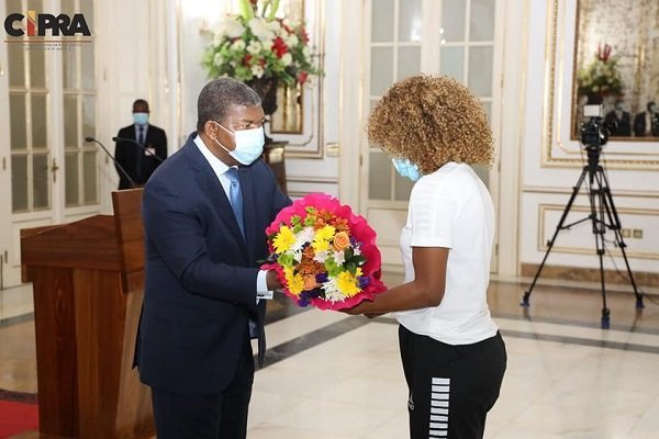 CAMPEÃS AFRICANAS DE ANDEBOL HOMENAGEADAS NO PALÁCIO PRESIDENCIAL 