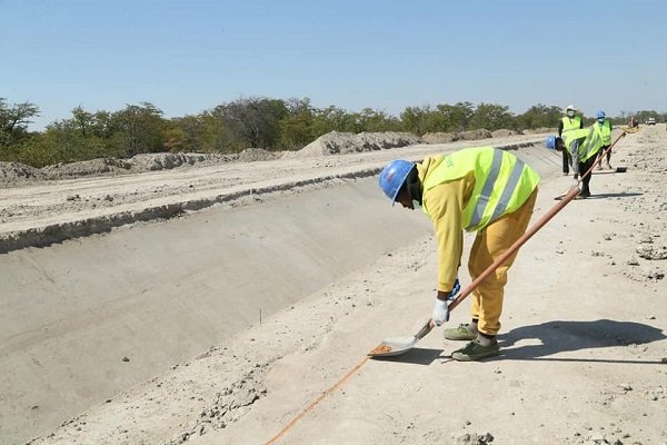 PRESIDENTE VISITA PROJECTO DE COMBATE À SECA NO CUNENE