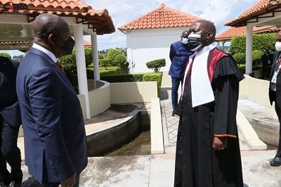 PRESIDENTE DA REPÚBLICA NO ACTO DE ABERTURA DO ANO JUDICIAL NO HUAMBO