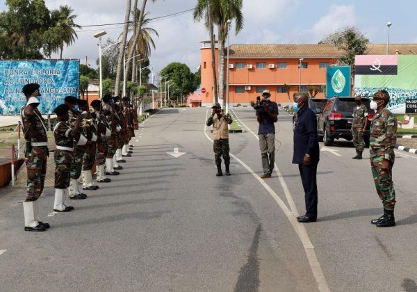 Ministro visita a Região Militar de Cabinda